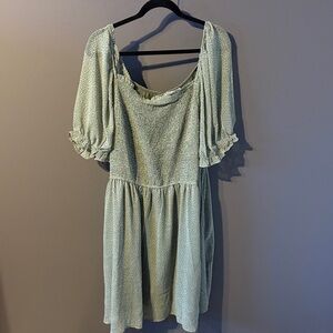 Chic Green Midi Dress with Puff Sleeves